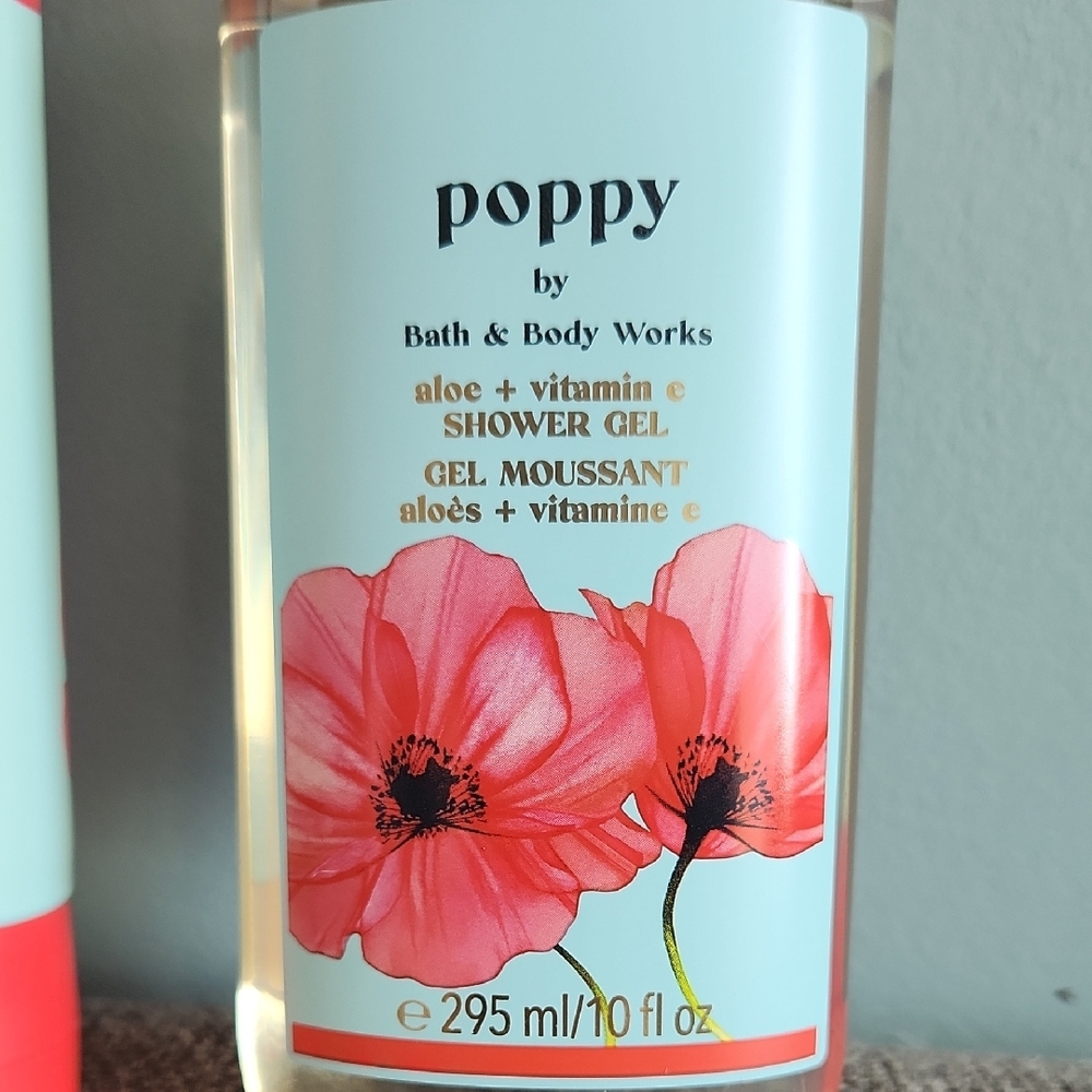 Bath & Body Works Poppy Collection with Red Accents - Picture 6 of 6